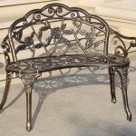 Modische Gartenbank mit Metallsitz in Antik Messing, geschwungenem Arm und Rücken, Bronze
