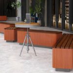 Zeitgenössische Auburn Metall-Terassenbank, 59"L x 16"B x 18"H