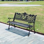 Einfache antike Messing Metall Parkbank mit geschwungener Armlehne und geschwungener Sitzfläche - 50"L x 18"B x 31"H