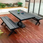 Trendiger UV-beständiger rechteckiger Holz-Patio-Esstisch mit Midnight Black Rahmen, Schwarz, 59,1"L x 35,4"B x 29,5"H, Nur Tisch