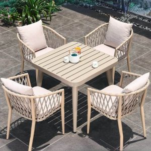 Elfenbeinfarbenes modernes Polster-Gartenset, feuerfestes 5-teiliges Set mit Stühlen und Tisch, 33.5"L x 33.5"B x 29.5"H, Tisch & 4 Stühle