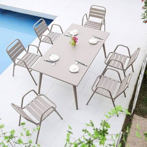 Minimalistischer elfenbeinfarbener Aluminium-Stapelbarer Armlehnenstuhl für draußen mit Kissen für 2, 2 Stühle