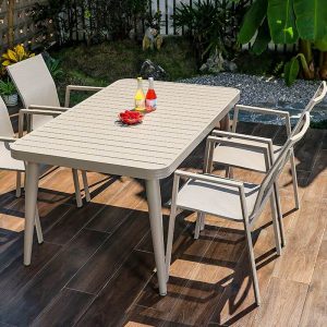 5-teiliges modernes feuerfestes Stoff-Outdoor-Essset in Elfenbein mit Stühlen und Tisch, 59"L x 35"B x 28"H, Tisch & 4 Stühle