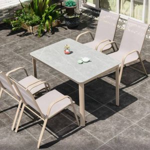 Rostbeständiges Outdoor-Esszimmer-Set in Taubengrau, 47"L x 31"B x 29"H, Tisch & 4 Stühle