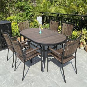 Outdoor-Esstischset mit konstruierten Holzsitzen, wetterfeste Pekannuss-Tischplatte, 5-teiliges modernes Set mit Stuhl und Tisch, Braun, 63"L x 35,5"B x 28,3"H, Tisch & 4 Stühle