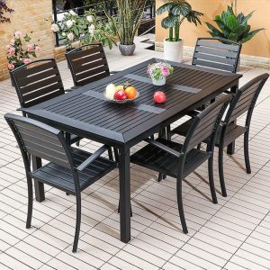 Minimalistischer aluminiumrostbeständiger Garten-Armlehnenstuhl mit schwarzer Rückenlehne, 1 Stuhl, 22"L x 21"B x 30"H