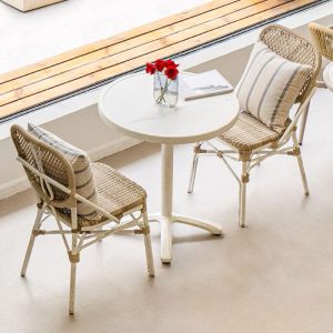 Minimalistische Outdoor-Armlehnenstühle aus Aluminium, gealterte Optik, stapelbar, 2 Stühle, 24"L x 21"B x 35"H, 2 Stühle
