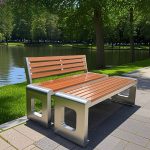 Moderne hellbraune Edelstahl-Picknickbank, 59"L x 16"B x 18"H, geschwungene Form