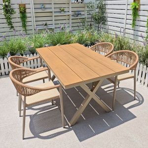 Einfacher rostbeständiger Karamell-Aluminium-Metall-Terassen-Armlehnenstuhl - 1 Stuhl, 22"L x 21"B x 31"H