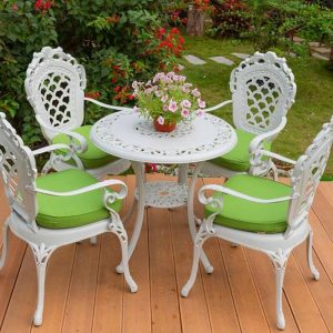 Art Deco 3-teiliges Stoff-Outdoor-Bistro-Set mit Tisch und Stühlen, Kreide, wetterfest, Weiß, 31.5"L x 31.5"B x 27.6"H, Schreibtisch mit 2 Stühlen