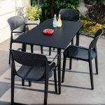 Rostbeständiges modernes Outdoor-Essset mit Polymer-Sitzfläche, Tintentisch & -stuhl, 5-teilig, 47.2"L x 27.6"B x 28.7"H, Tisch & 4 Stühle