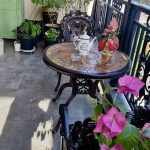 Mid-Century Modern Kastanienbraunes Legierung Patio Esszimmer-Set, 3-teiliges Set Wetterfest mit Stuhl und Tisch, Dunkelbraun, Schreibtisch mit 2 Stühlen