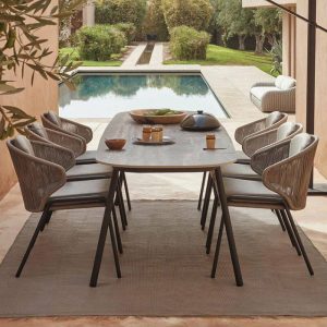 Moderner Elfenbein-Aluminium-Metal-Patio-Seitenstuhl mit Kissen, rostbeständig, stapelbar, 25"L x 23"B x 31"H