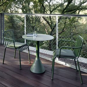 Moderner limettengrüner, UV-beständiger quadratischer Eisengartentisch ohne Stühle, 31,5"L x 31,5"B x 29,1"H