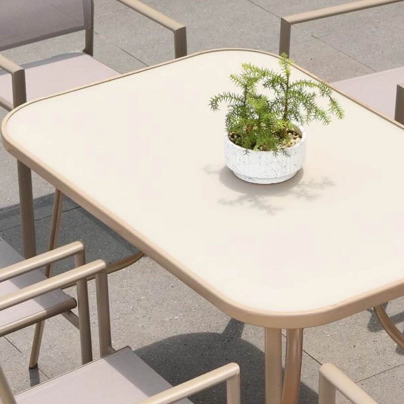Stoff Outdoor-Essgruppe mit elfenbeinfarbener Tischplatte, feuerfestem rechteckigem Tisch und Stühlen - 5-teilig, 63"L x 35,5"B x 28,3"H, Tisch & 4 Stühle, Kohlenstoffstahl