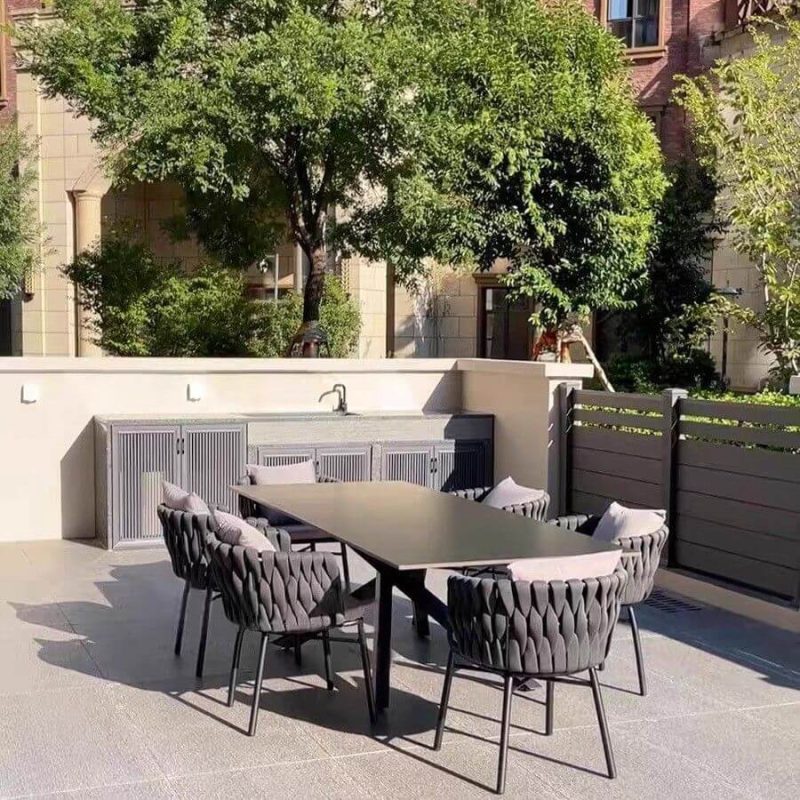 Stein-Patio-Esstisch in Hellgrau, UV-beständig, rechteckige Form, Art-Deco-Stil, 70,9"L x 35,4"B x 29,5"H, nur Tisch
