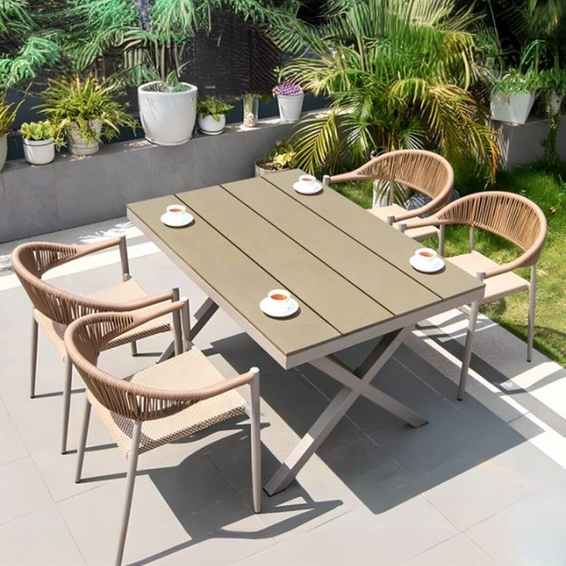 Hellgraues Modernes Outdoor-Esstischset mit wetterfestem Metallrahmen, 5-teiliges Set mit Stuhl & Tisch, 51.2"L x 35.4"B x 29.5"H, Tisch & 4 Stühle