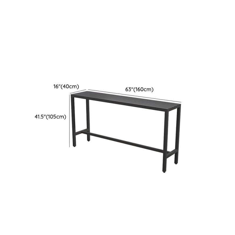 Dimension of Industrieller schwarzer Metall-Patio-Esstisch mit Espresso-Holzplatte - 63"L x 15,7"B x 41,3"H Nur Tisch