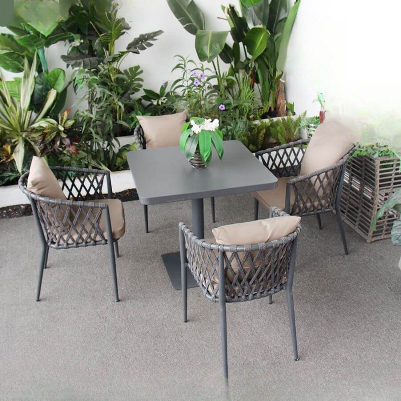 Zeitgenössisches 5-teiliges wetterfestes Patio-Essset mit Grautisch und Legierungsgestell-Stühlen, Grau, 27.6"L x 27.6"B x 27.6"H, Tisch & 4 Stühle