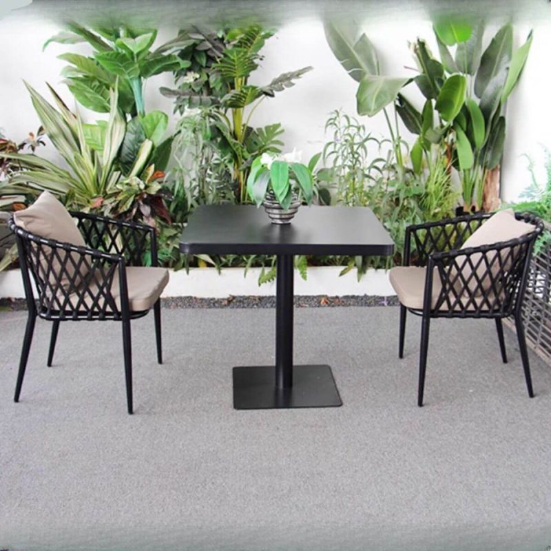 Einfaches 3-teiliges wetterfestes Patio-Essset mit Auburn-Tisch und Legierungsgestell-Stühlen, Champagner, 27.6"L x 27.6"B x 27.6"H, Schreibtisch mit 2 Stühlen