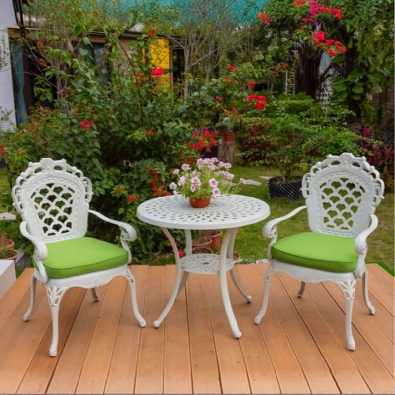 Art Deco 3-teiliges Stoff-Outdoor-Bistro-Set mit Tisch und Stühlen, Kreide, wetterfest, Weiß, Schreibtisch mit 2 Stühlen, 31"L x 31"B x 30"H