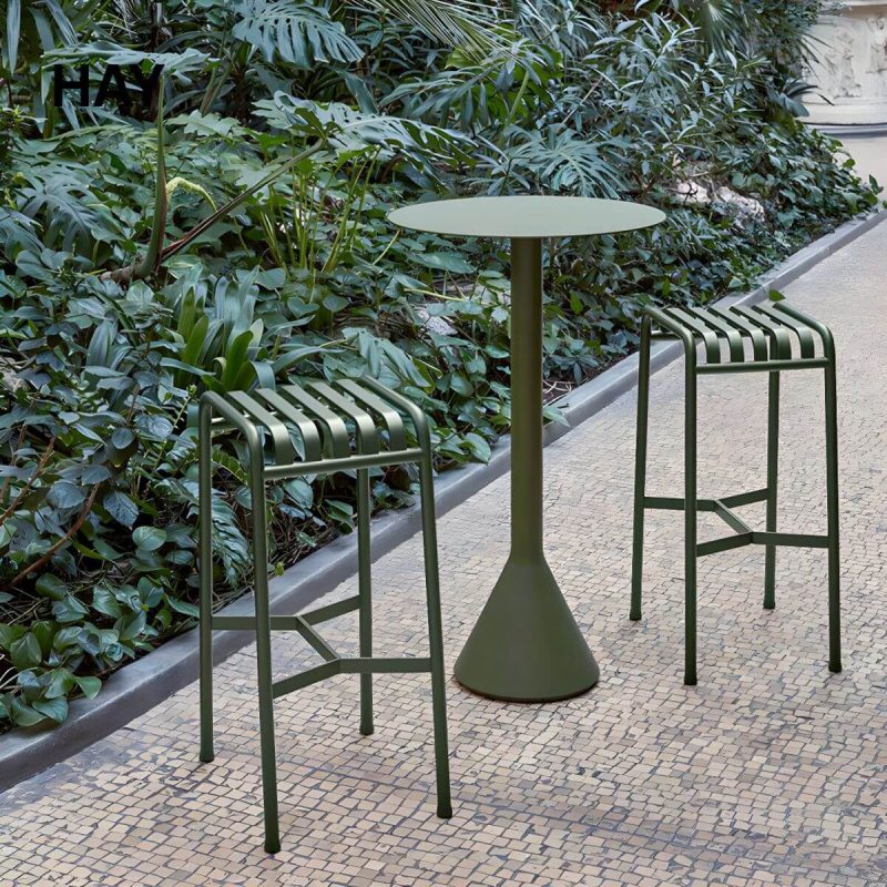 Grüner Metall-Bar-Tisch Industrie wasserbeständiger Tisch für draußen - 35,4"L x 35,4"B x 29,1"H Nur Tisch