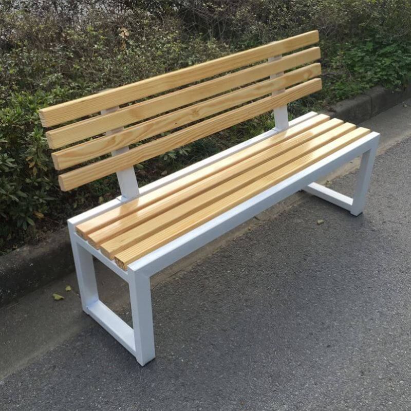 Moderne feuerhemmende Gartenbank mit Holzoptik, Rückenlehne und Holzwerkstoff, Naturlackierung, 71"L x 16"B x 18"H