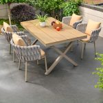 Polsterte Holzoptik feuerfeste Outdoor-Esstischgarnitur, 5-teilig mit Stuhl und Tisch, moderner Stil, 51,2"L x 31,5"B x 29,5"H, Tisch & 4 Stühle, Teak