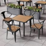 Gartentisch mit quadratischer Tischplatte aus technischem Holz in Kakao, UV-beständiges Design im Art-Deco-Stil, 27,6"L x 27,6"B x 29,5"H, Nur Tisch