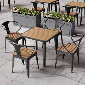 Gartentisch mit quadratischer Tischplatte aus technischem Holz in Kakao, UV-beständiges Design im Art-Deco-Stil, 27,6"L x 27,6"B x 29,5"H, Nur Tisch