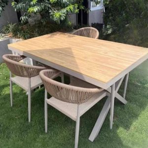 Rostbeständiges modernes Outdoor-Essset aus Metall, 5-teilig in Holzoptik mit Stuhl und Tisch, 51,2"L x 35,4"B x 29,5"H, Tisch & 4 Stühle