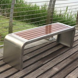 Modische Terrassenbank aus Ingenieurholz mit Sepia-Sitzfläche, 59"L x 16"B x 18"H