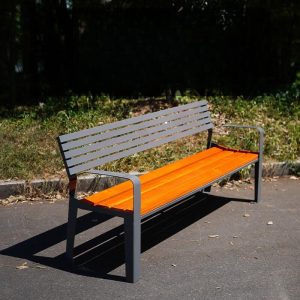 Taubengraue modische Gartenbank mit gebogener Armlehne, Rückenlehne und Holzwerkstoff-Sitzfläche, 47"L x 22"B x 31"H, Orange