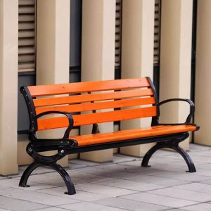 Lässige Parkbank aus Ingenieurholz in Amberfarbe, Orange/Schwarz, 59"L x 15"B x 18"H