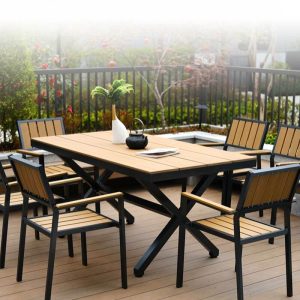 Natürlich farbiges Patio-Essset mit Kunstholz-Sitzfläche, wetterfestes 5-teiliges Stuhl- & Tisch-Set minimalistisch, 63"L x 35.4"B x 29.9"H, Tisch & 4 Stühle, Teak