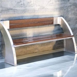 Moderne Outdoor-Bank mit brauner Holzoptik-Sitzfläche, geschwungener Armlehne und Rückenlehne, Braun, 59"L x 23"B x 31"H