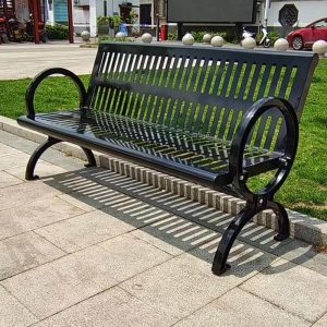 Modern Ink Alloy Outdoor Bank mit gebogener Armlehne und Rücken, 59''L x24"B x 31.5"H
