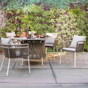 Gepolsterte hellgraue Outdoor-Esstischgarnitur mit wetterfestem Tisch und Stuhl - 5-teiliger moderner Stil, 47,2"L x 47,2"B x 29,9"H, Tisch & 4 Stühle