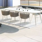 Modern Chalk gepolsterte Outdoor-Essecke mit sonnengeschütztem Tisch und Stühlen, 7-teiliges Set, 94,5"L x 39,4"B x 29,5"H, Tisch & 6 Stühle