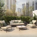 3-teiliges Outdoor-Sofa-Set mit Creme-Stein-Tisch, weißer Polyester-Bezug und Salbei-Kissen, inklusive Loveseat, 4-teiliges Set (2 Stühle & 1 Loveseat & 1 Couchtisch)