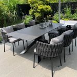 Art Deco Aluminium Metall Outdoor Armlehnensessel mit weißem Kissen, 1 Stuhl, Dunkelgrau