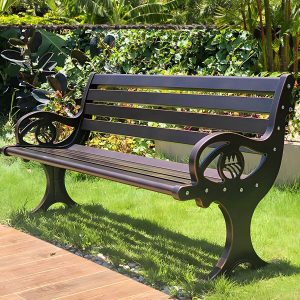 Industrielle Metall-Parkbank mit wasserdichter Aluminium-Sitzfläche, Rücken und geschwungenen Armlehnen - Schwarzer Sockel 71"L x 23"B x 29"H