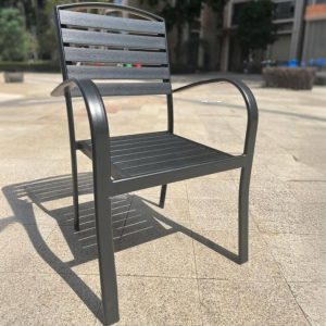 Modish Aluminium Metal Patio Arm Chair in Mitternachtsschwarz, stapelbar, 1 Stuhl, 23"L x 23"B x 35"H