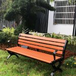Parkbank Modish Stil mit Metallrahmen, gebogener Armlehne, Rücken und Kakao-Farbe, 70.9"L x 15.7"B x 29.1"H, WPC (Wood Plastic Composite) Sitzfläche