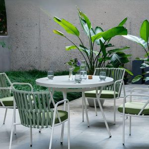 Einfacher Limettengrüner Aluminium Metall Outdoor Armlehnenstuhl mit Kissen - 1 Stuhl, 24"L x 22"B x 31"H
