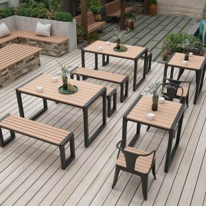 Patio-Esstisch mit Eisenrahmen, hellbrauner UV-beständiger rechteckiger Platte, einfacher Stil, 51,2"L x 27,6"B x 29,5"H, nur Tisch