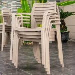 Elfenbein Outdoor-Esstischgarnitur mit Polymer-Verbundsitz, wetterfestes 5-teiliges Set mit Stuhl, einfacher Stil und Tisch, 35,4"L x 35,4"B x 28,3"H, Tisch & 4 Stühle