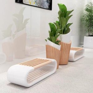 Trendige Outdoor-Bank mit Sitzfläche aus polymerisiertem Material in natürlicher Optik, 55"L x 31,5"B x 18"H