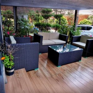 Ottoman mit durchsichtigem Tisch, 5-teiliges Set Outdoor-Sofa-Sitzgruppe, 5-teiliges Set (2 1-Sitzer & 2 Ottomans & 1 kleiner Couchtisch)