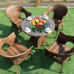 Klarer Outdoor-Esstisch mit Stuhl, rundem Vitreous-Tisch, 5-teilig, UV-beständig, braun, Tisch & 4 Stühle